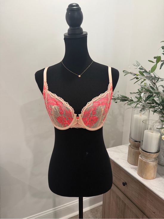 Victoria's Secret Other - Victoria's Secret Coral and Beige Studded Lace Unlined Underwire Demi Bra